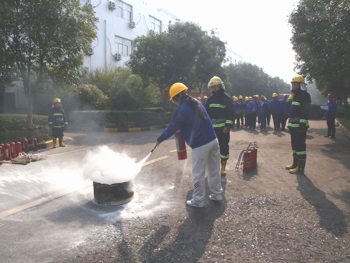 陜西中環(huán)公司開展2024年秋冬季消防安全應急演練1.jpg