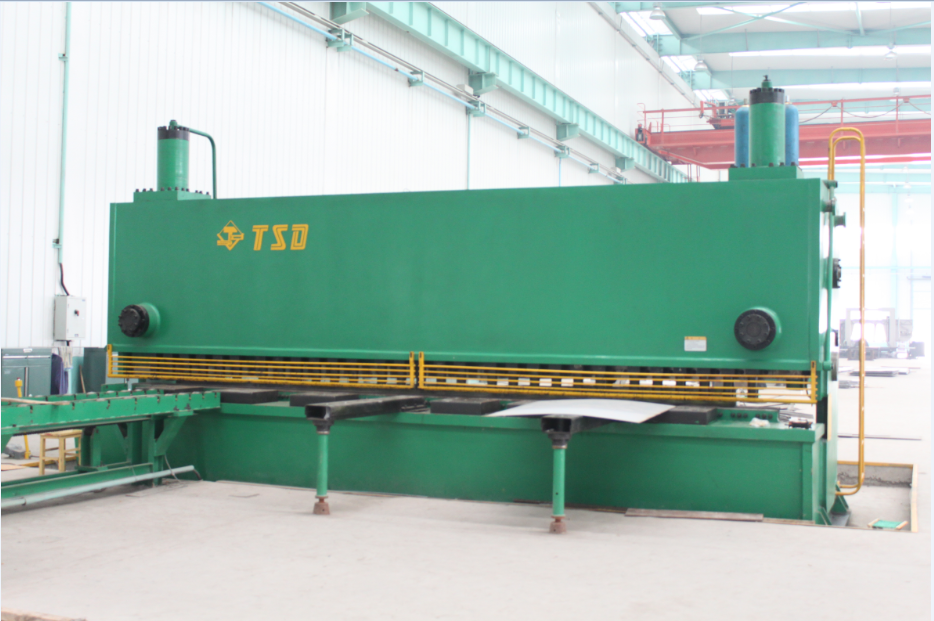 QC11Y-20×6200mm數(shù)顯液壓閘式剪板機(jī)